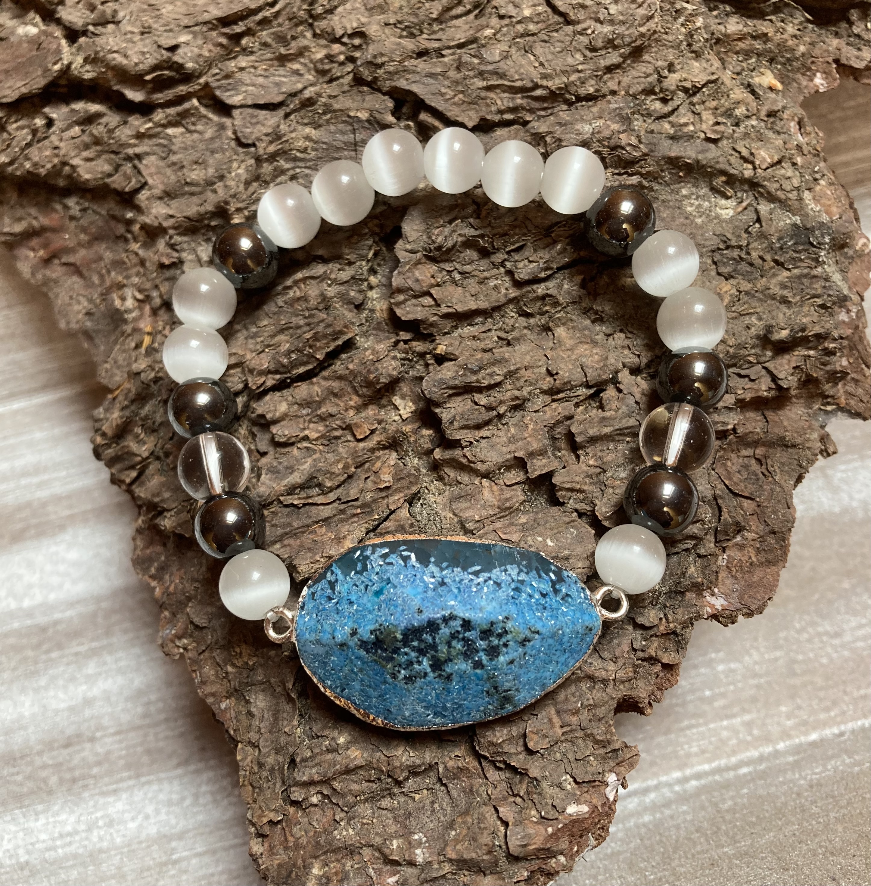 meditation with agate and moonstone