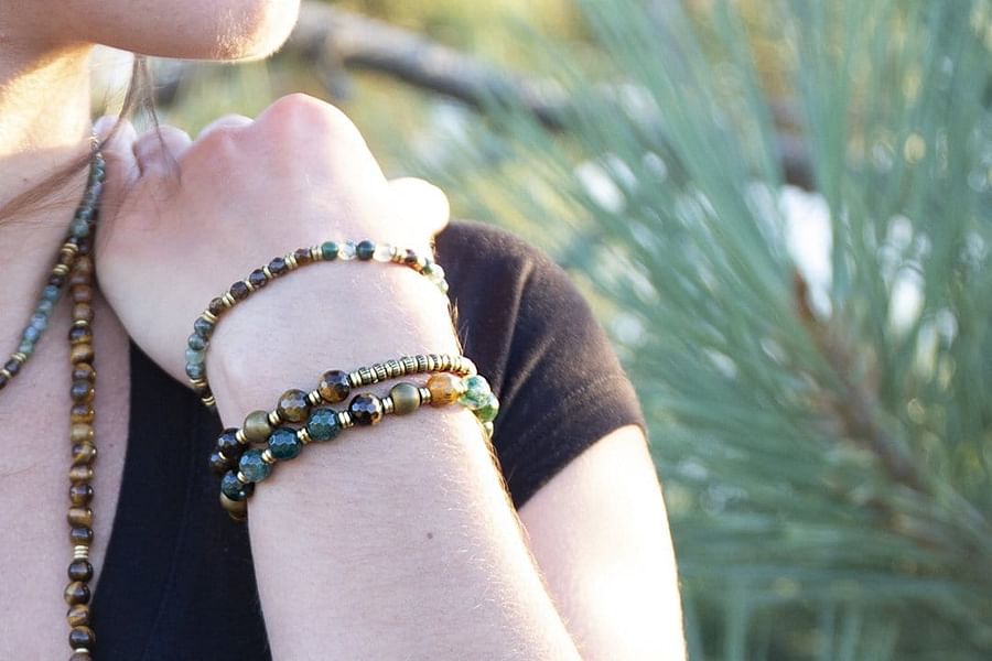 Tigerโs Eye and Lapis Lazuli stone pairing