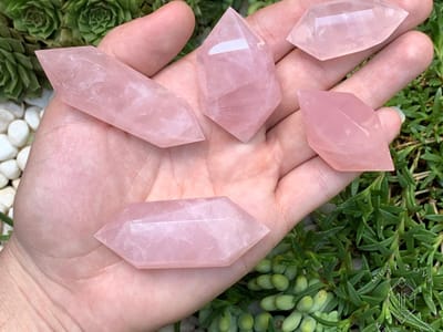 An In-depth Exploration of Heart Chakra Crystals for Love and Forgiveness